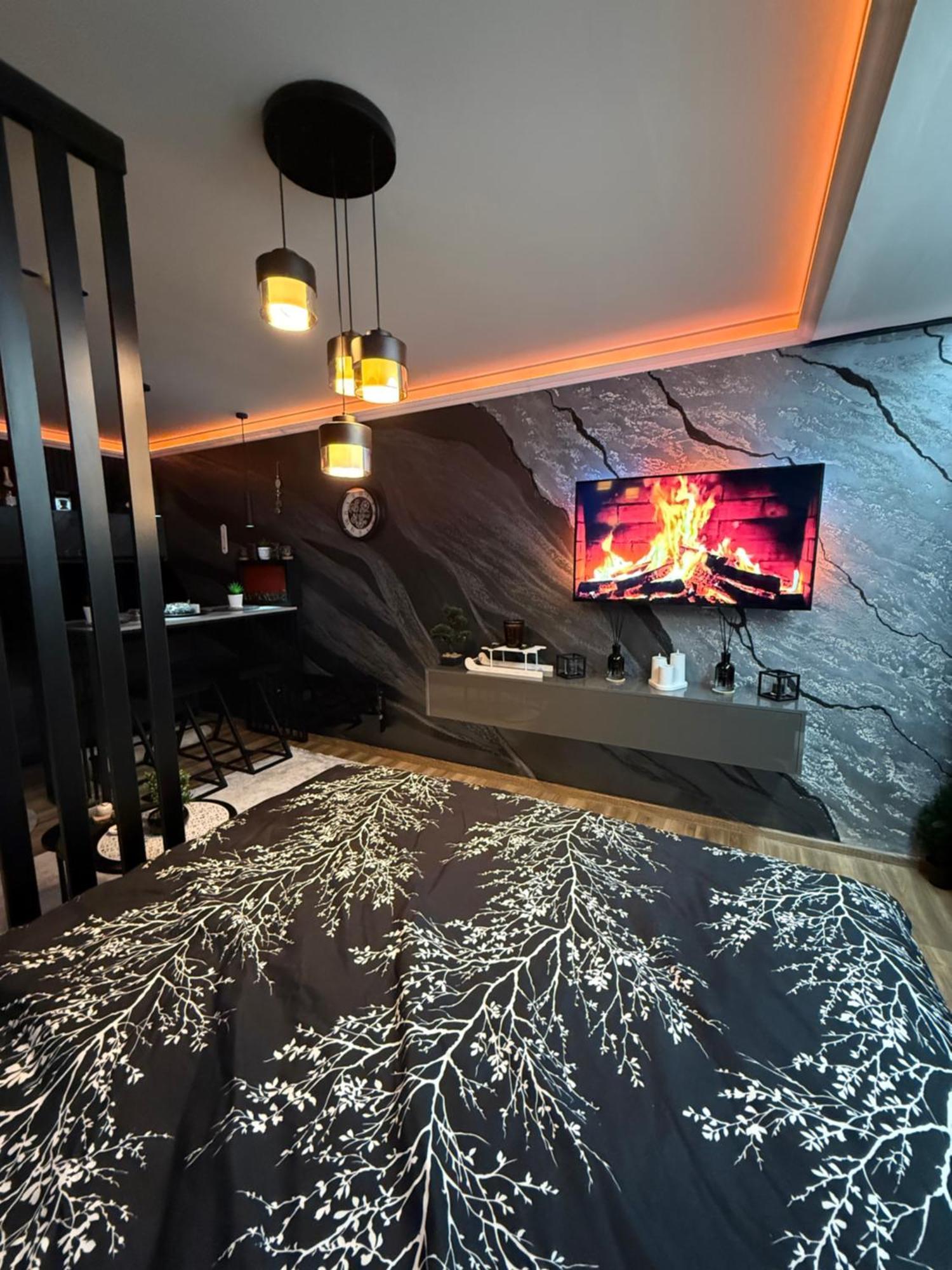 Apartament Elegant Black *