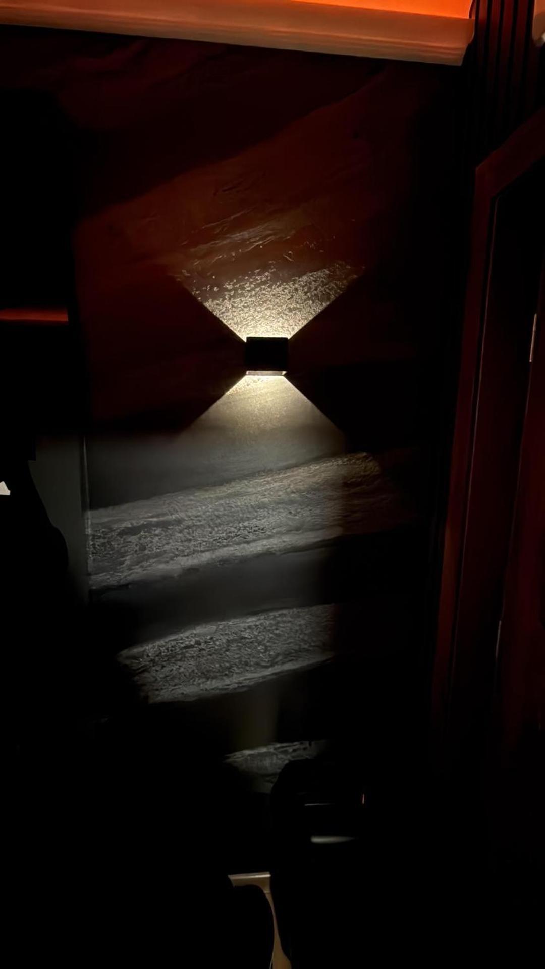 Elegant Black Daire *