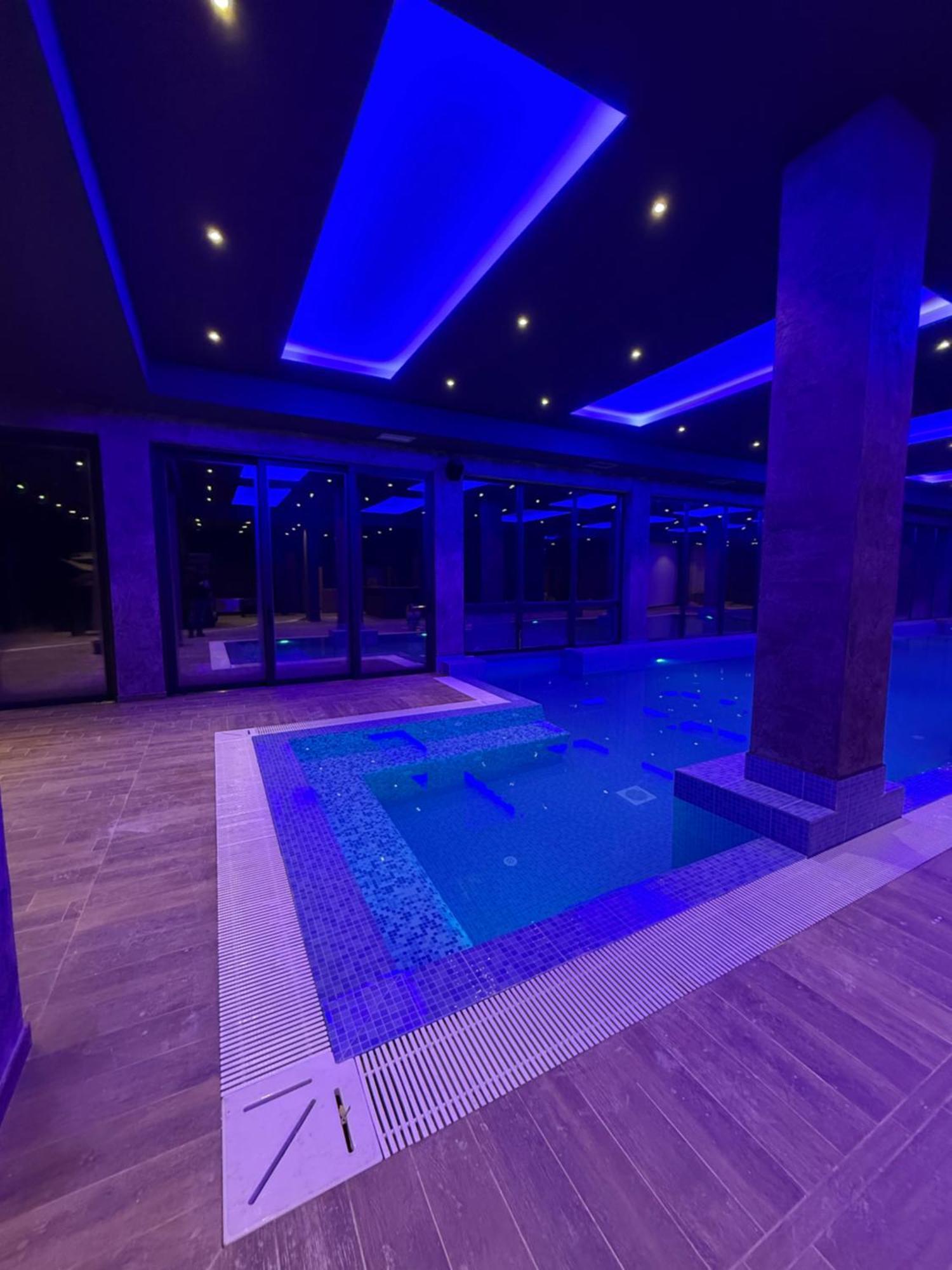 Elegant Black Daire Kopaonik